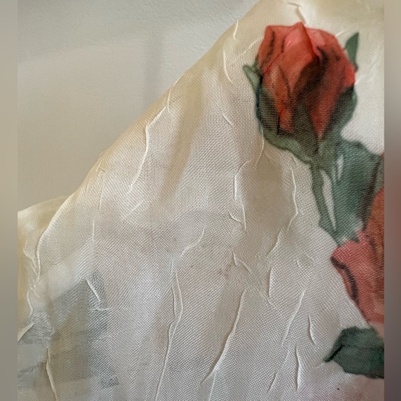 Urban Outfitters Pretty Cream and Pink Roses Floral Lightweight Fashion Scarf - Picture 4 of 4